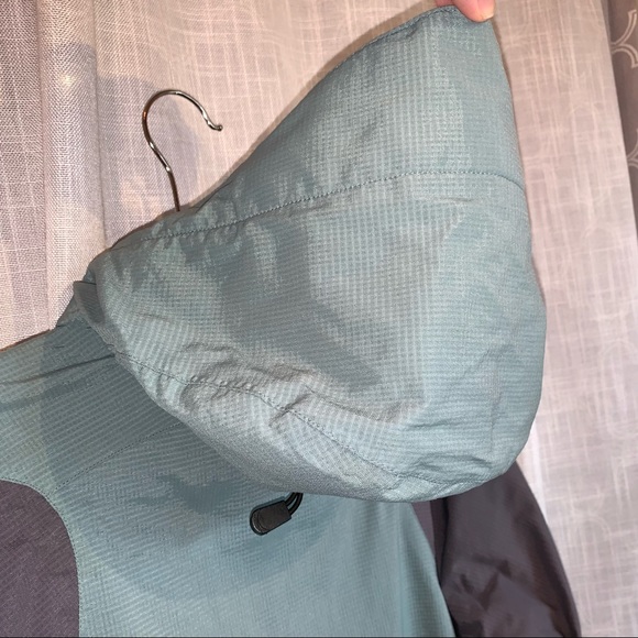 Moonstone Rain/ wind resistant Hooded, vented Women's Jacket SMALL - Picture 4 of 11